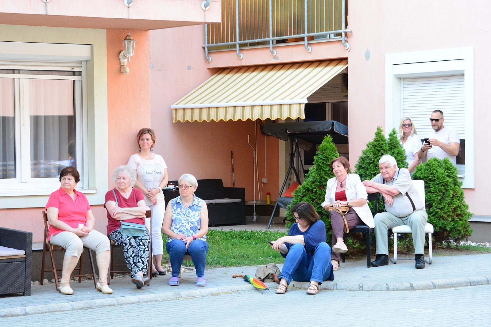 A Fiori Musicali furulyaegyüttes koncertje a Gyümölcs utcában